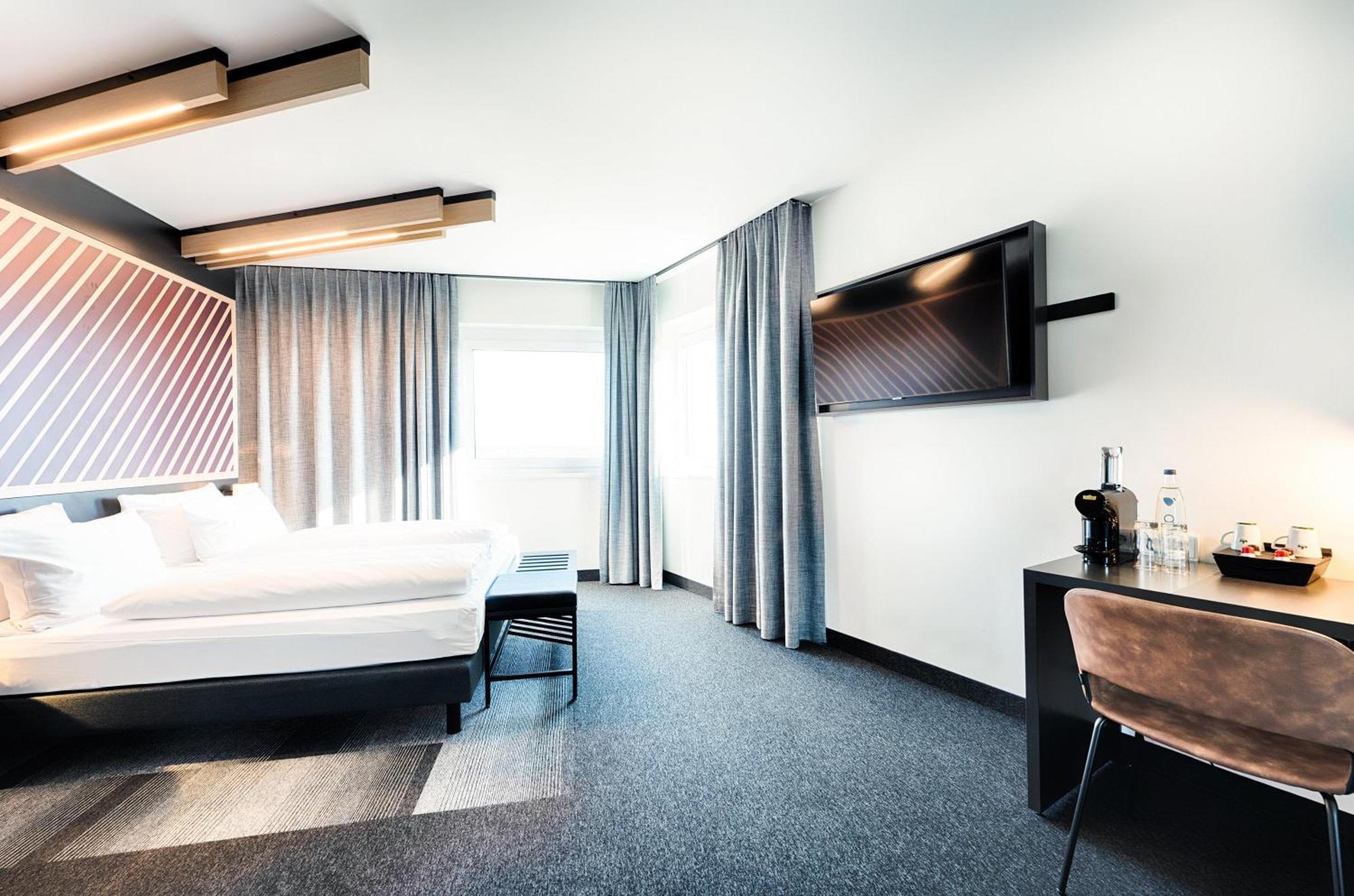 B&B Hotel Олбор Екстериор снимка