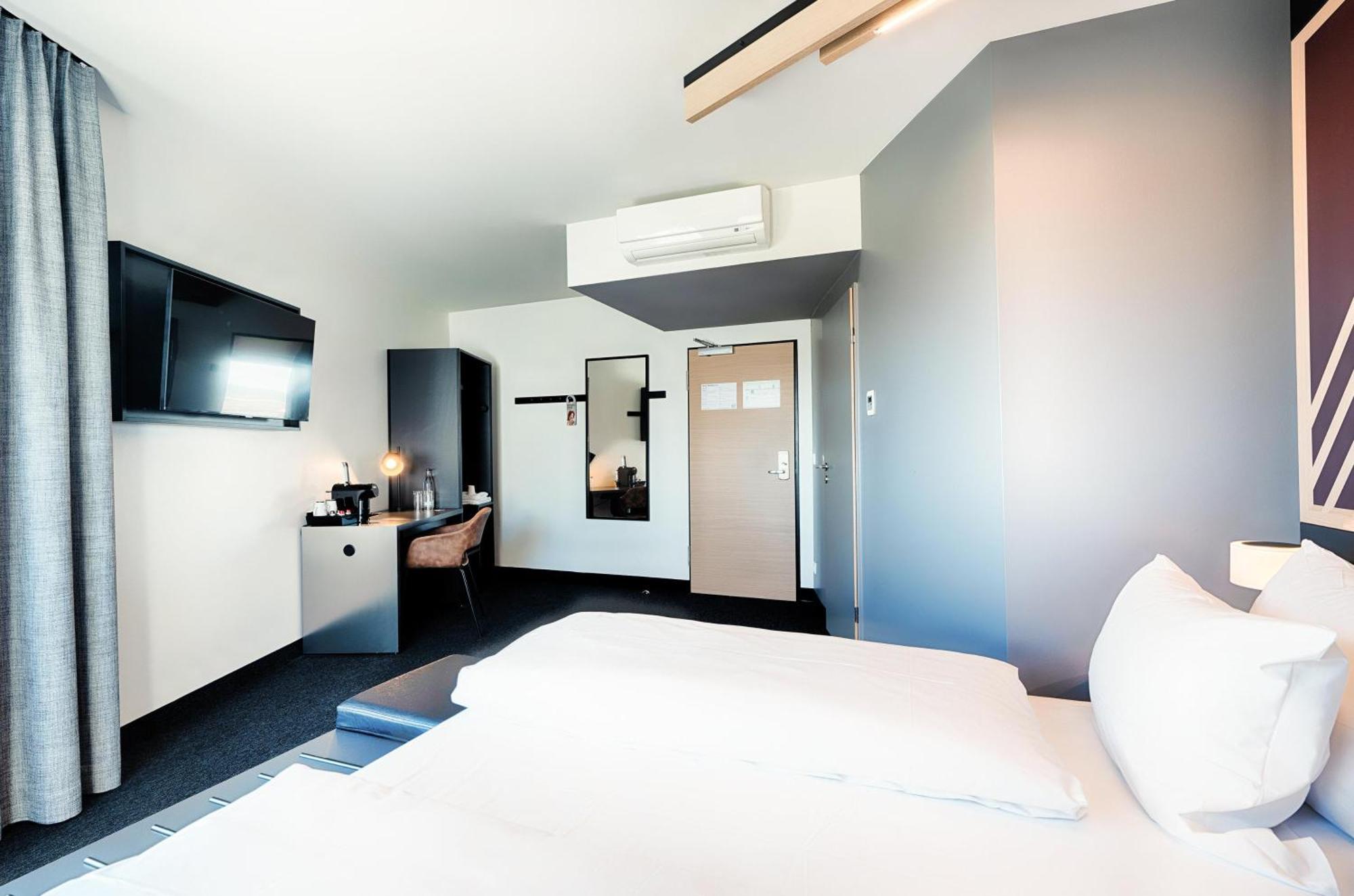 B&B Hotel Олбор Екстериор снимка