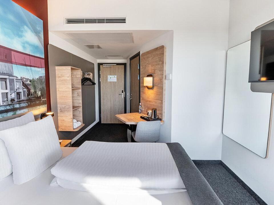 B&B Hotel Олбор Екстериор снимка