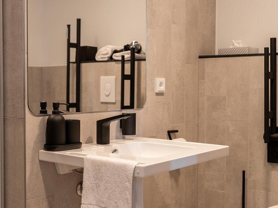 B&B Hotel Олбор Екстериор снимка